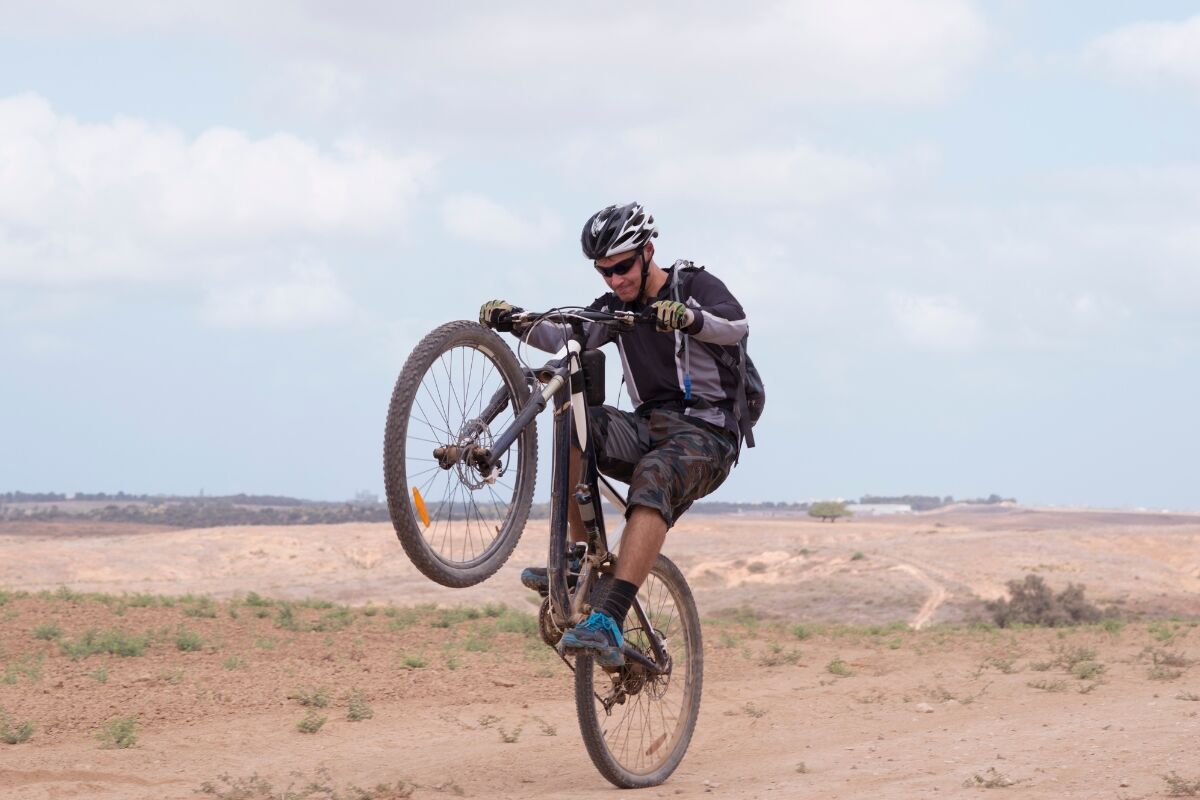 Best Bikes to Wheelie Which Bicycle is Easiest for Wheelieing?