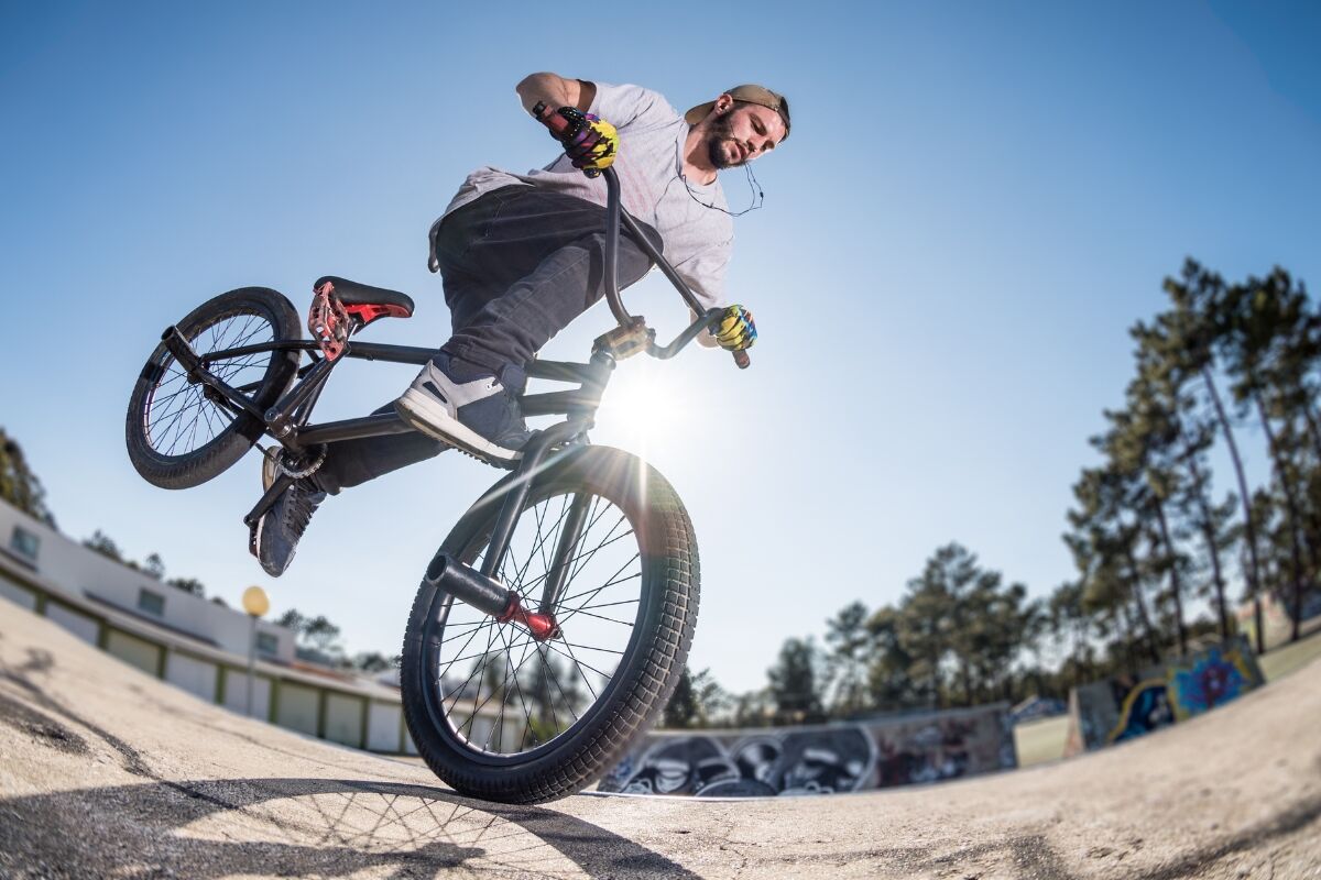 Best Bikes to Wheelie Which Bicycle is Easiest for Wheelieing?